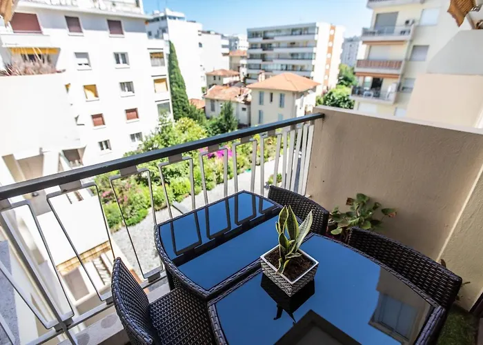 ++++ Renovated Cosy 50M2 Sunny Flat / Balcony / Close To Beach And To The Palais Des Festivals ++++